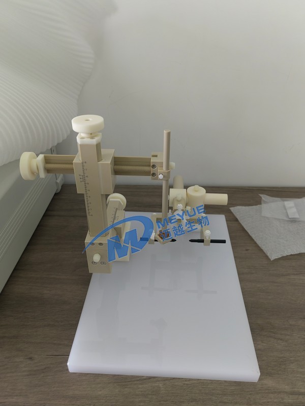 哈爾濱工業大學-電磁兼容腦立體定位儀安裝